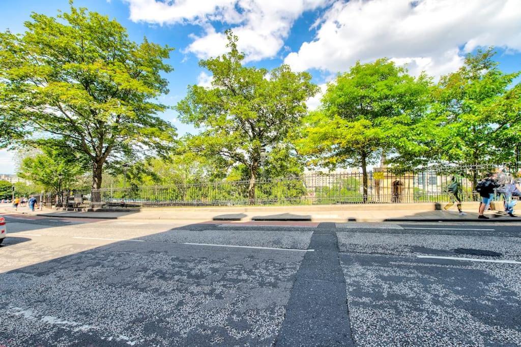 Modern Flat With Views By The Royal Mile *