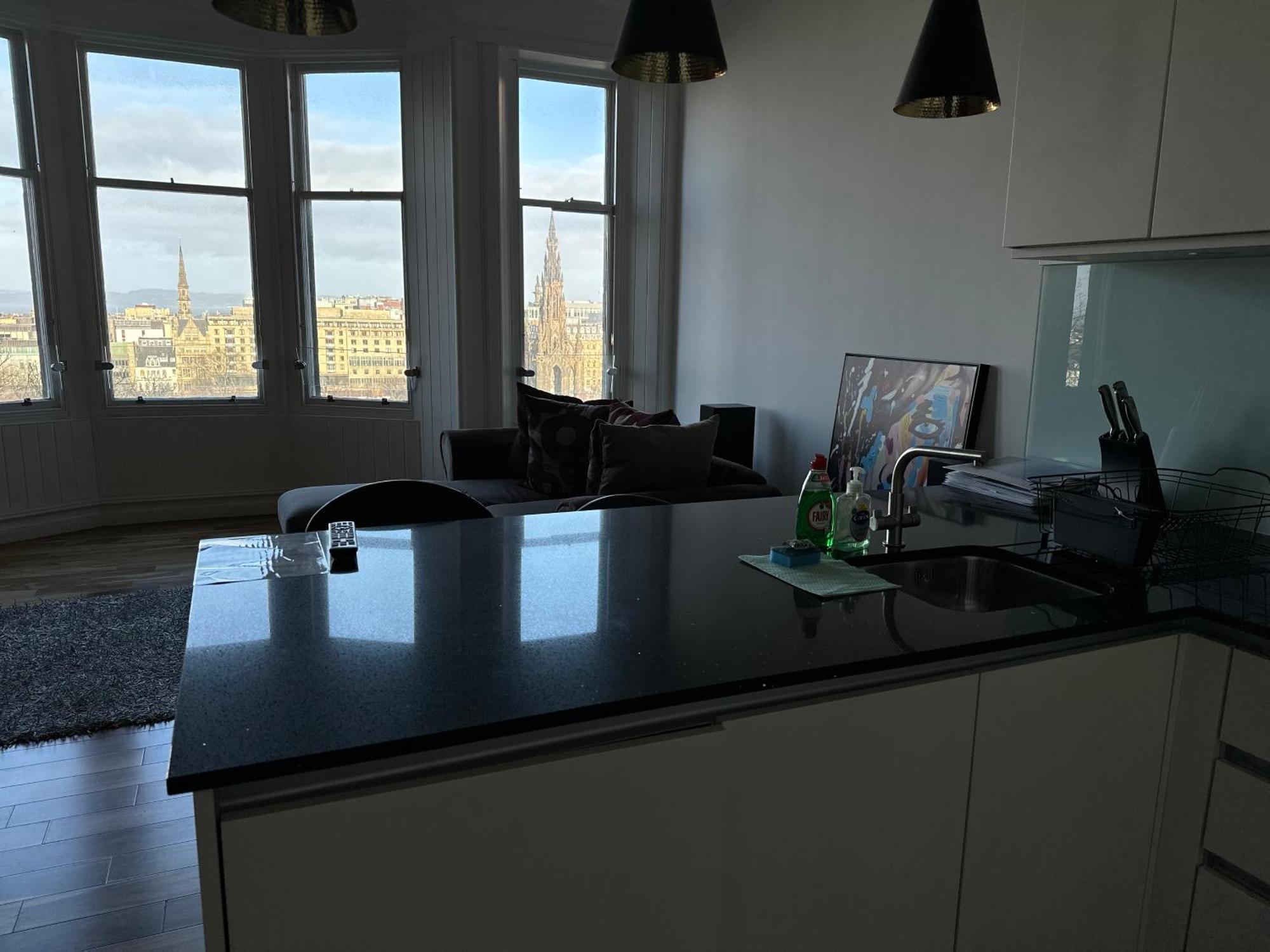 Modern Flat With Views By The Royal Mile * Edinburgh