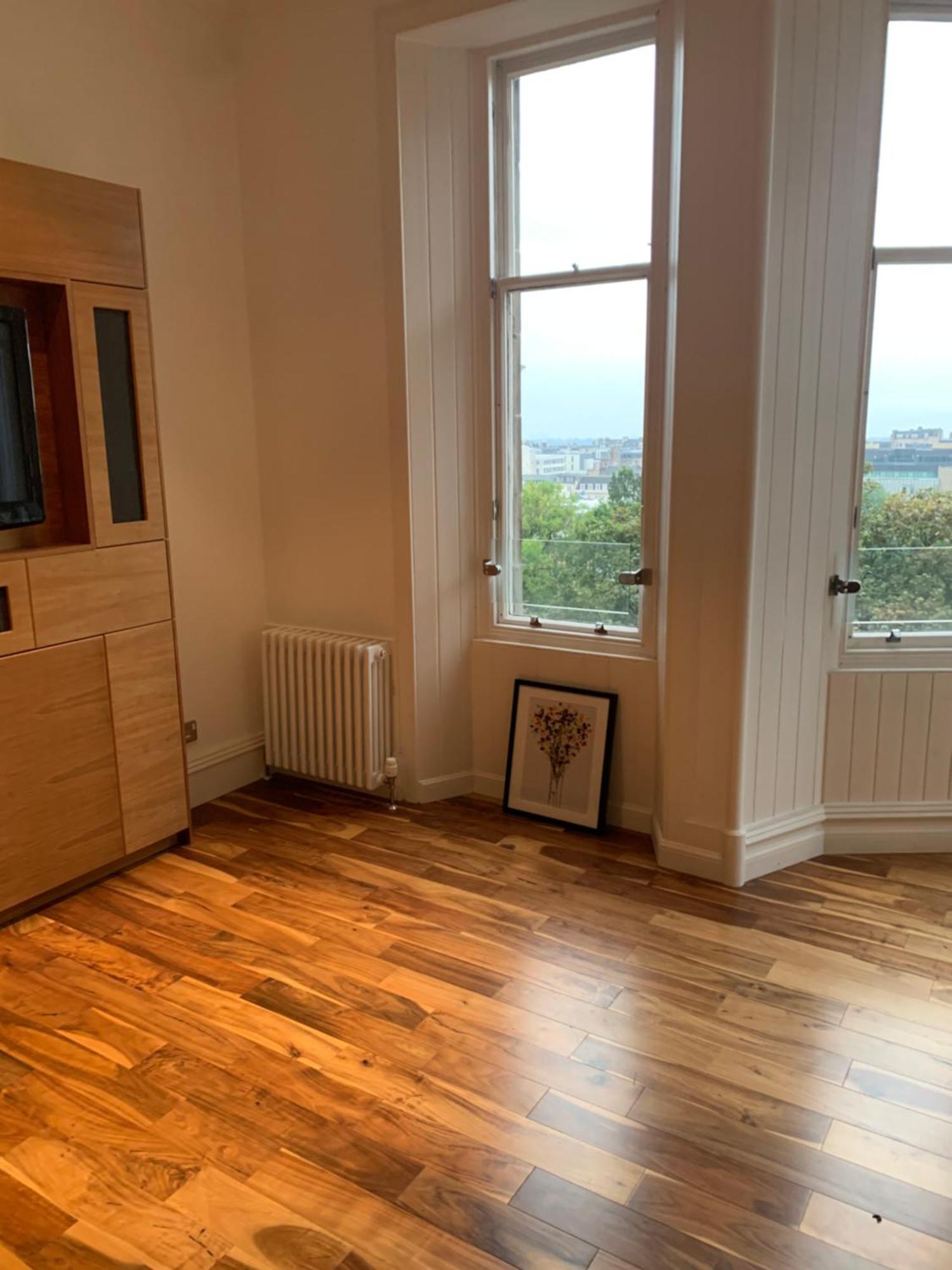 Apartment Modern Flat With Views By The Royal Mile *