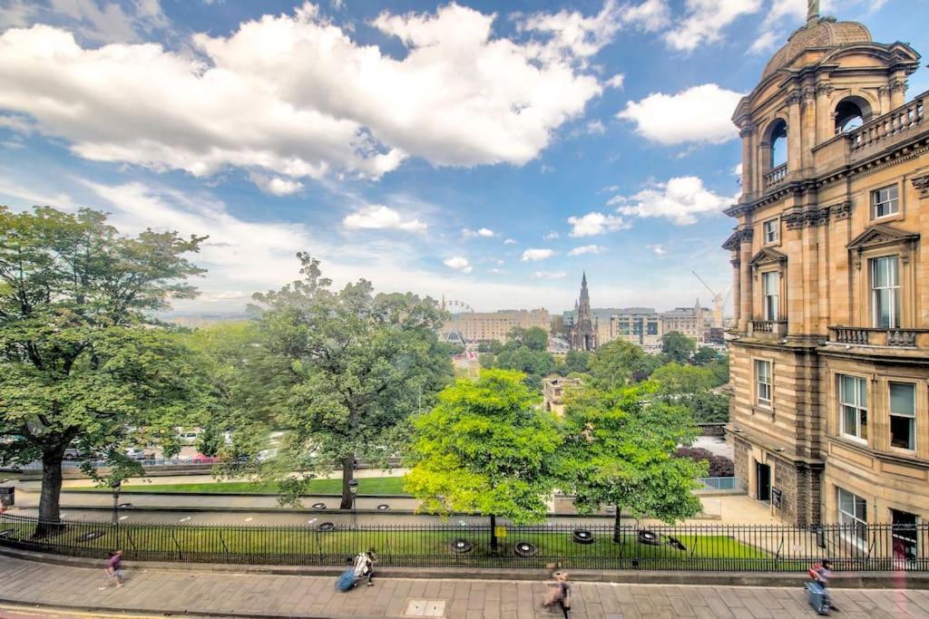 Modern Flat With Views By The Royal Mile Edinburgh