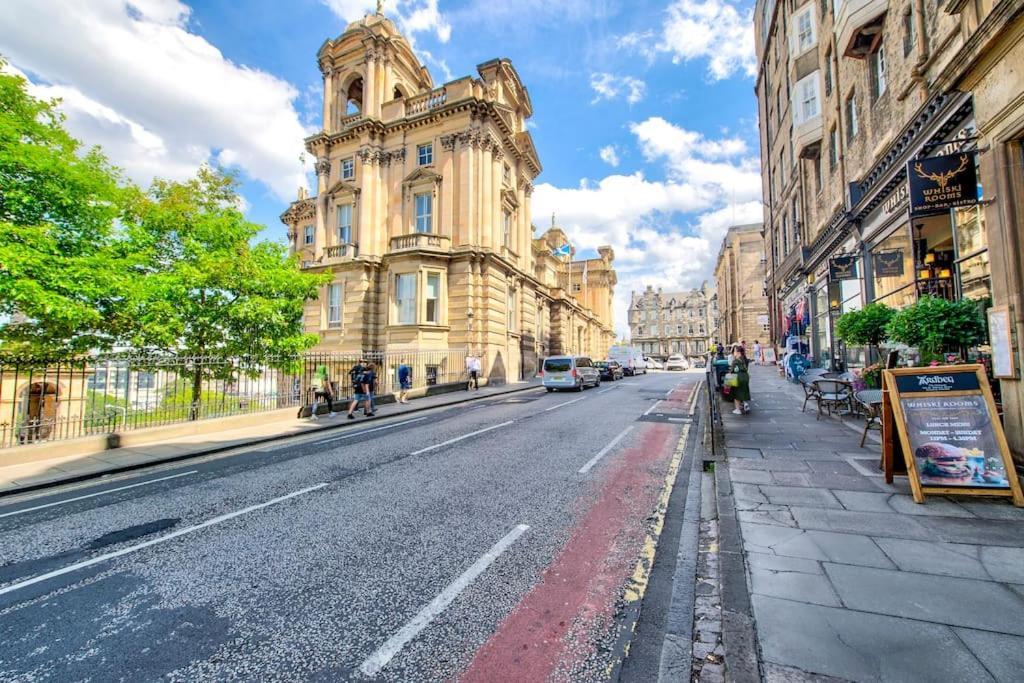 Apartment Modern Flat With Views By The Royal Mile *
