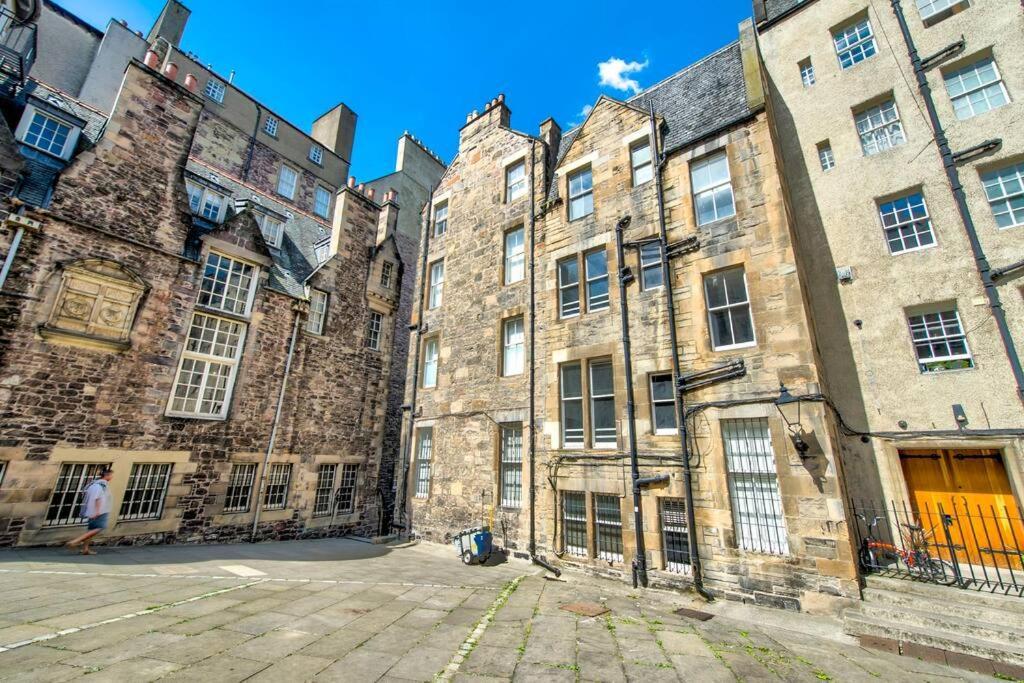 Modern Flat With Views By The Royal Mile *