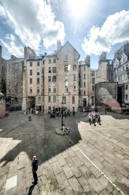 Modern Flat With Views By The Royal Mile Edinburgh