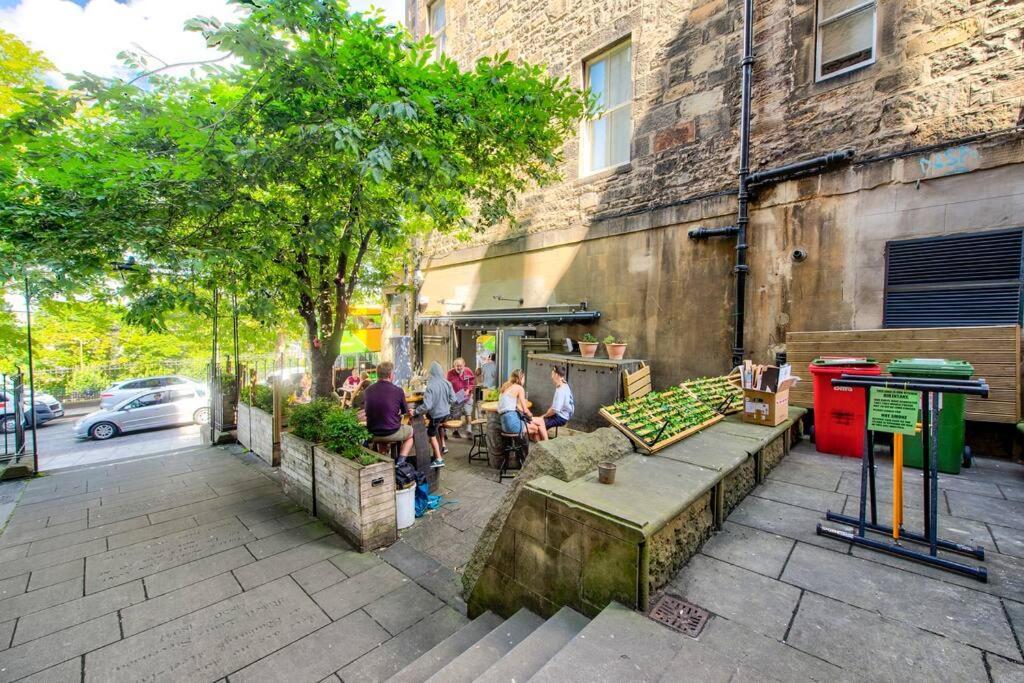 Modern Flat With Views By The Royal Mile