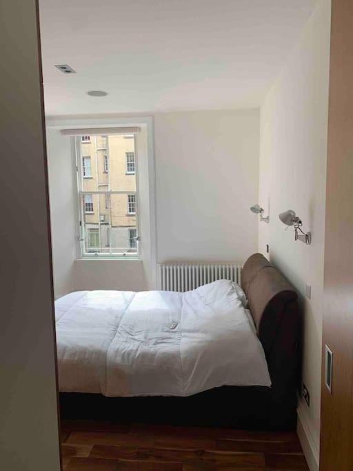 Modern Flat With Views By The Royal Mile * Edinburgh