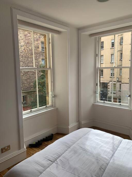 Modern Flat With Views By The Royal Mile * Edinburgh