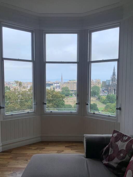 Modern Flat With Views By The Royal Mile Apartment Edinburgh