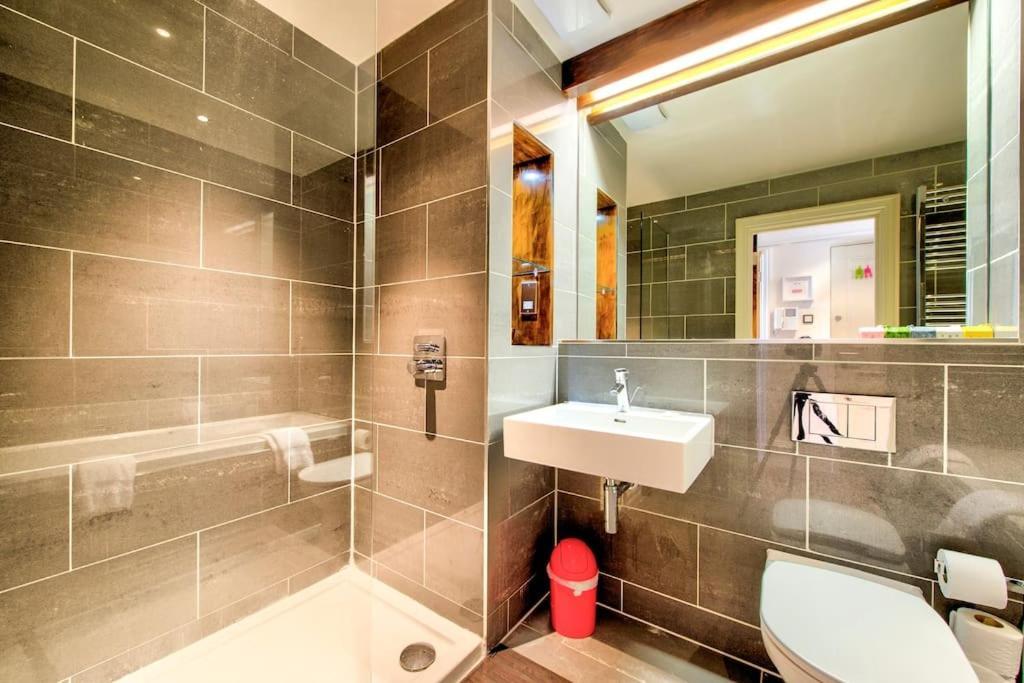 Modern Flat With Views By The Royal Mile Apartment Edinburgh